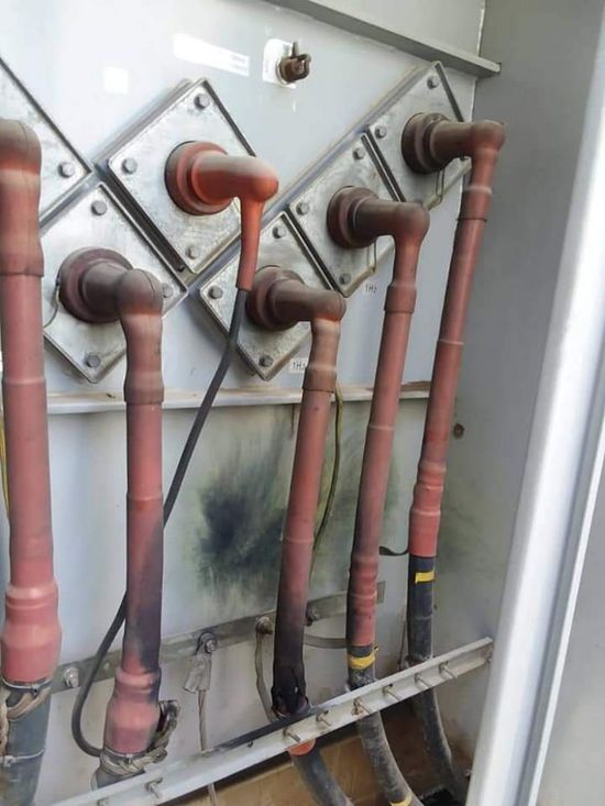 بالصور.. "انفجار كابلات" يحرم عدن من 12 ميجا كهرباء