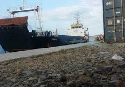 إخوان سقطرى يمنعون رسو سفينة مساعدات نفطية