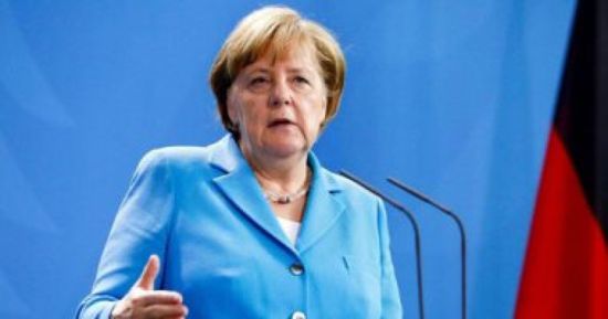 ميركل تطالب ألمانيا بمساعدة جيرانها في الاتحاد الأوروبي