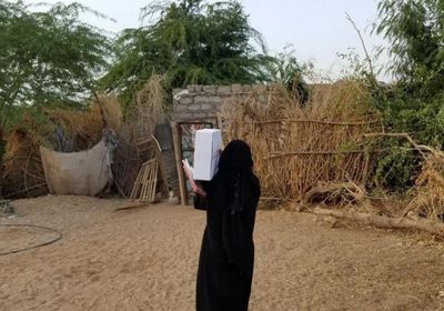 مركز الملك سلمان يوزع 4 آلاف كرتون تمور بمأرب