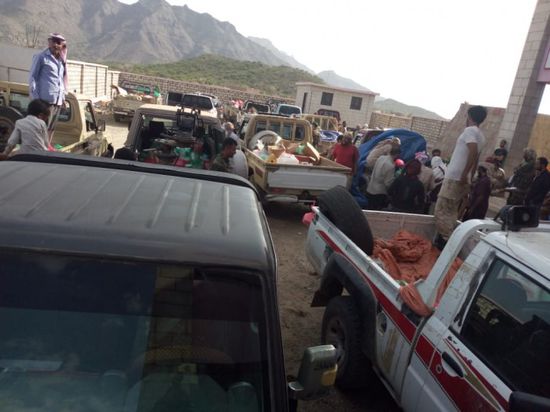 "الشعيب" تؤمن احتياجات المرابطين شمال الضالع (صور)