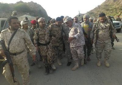 بالصور.. عسكريون يحصنون غرب عدن ضد هجمات الإخوان