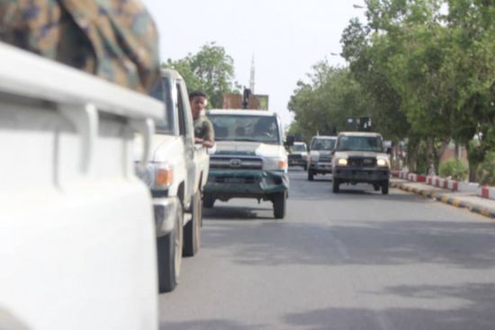 بالصور..حملة أمنية موسعة لتمشيط شوارع عدن