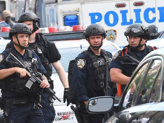 شاهد.. الشرطة الأمريكية تقبض على ناشط سعودي