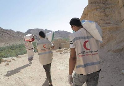 الهلال الإماراتي يوزع 1000 سلة غذائية على أهالي حجر بحضرموت (صور)