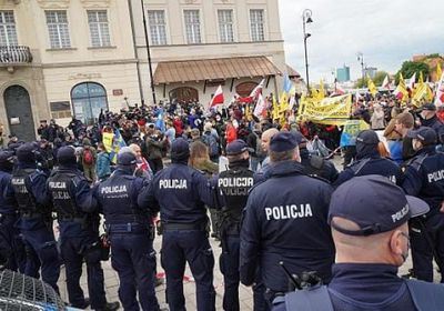 بالغاز المسيل.. الشرطة البولندية تفرق تظاهرات ضد إجراءات كورونا