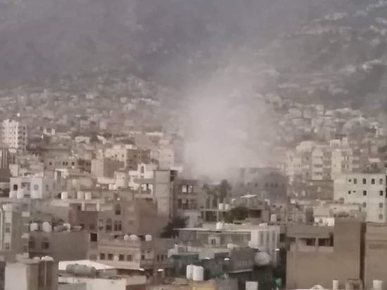 مليشيا الحوثي تقصف أحياء سكنية بتعز
