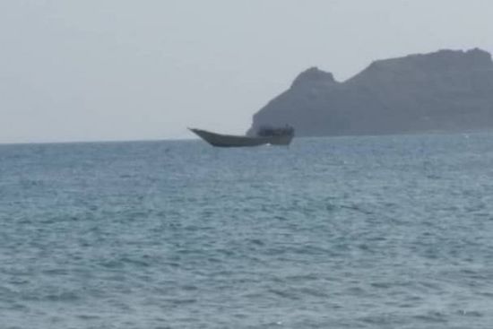 لدى وصوله من جيبوتي.. لواء باب المندب يضبط قارب تهريب