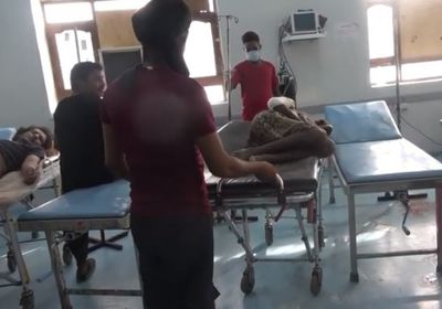 مليشيا الحوثي تُصيب مواطن وشقيقته بحيس (فيديو)