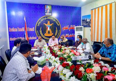 الإدارة الذاتية تبحث تأمين خدمات الكهرباء بعدن