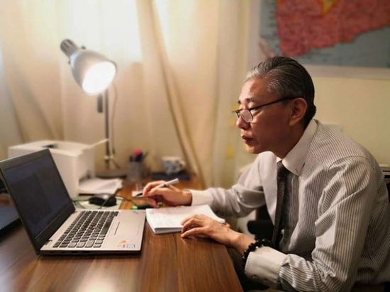 السفير الصيني يشيد بجهود غريفيث لوقف إطلاق النار