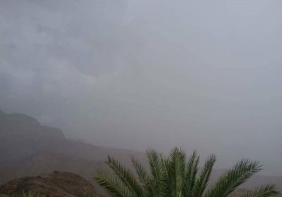 أمطار على وادي حجر وسحب ركامية بسماء دوعن