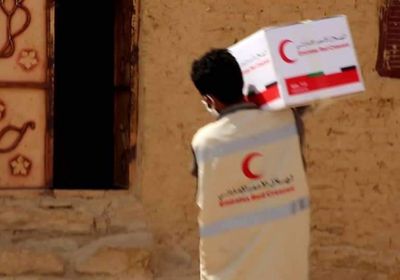 42 طن مساعدات إماراتية لأهالي غيل بن يمين (صور)