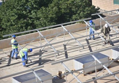 "الإنمائي" يمد مستشفى خليفة بن زايد بالطاقة الشمسية