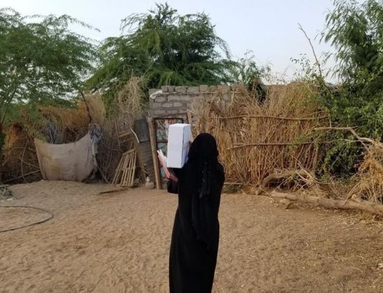 3 آلاف كرتون تمور للنازحين بمأرب