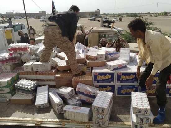 أبناء مرفد بيافع يسيرون قافلة للمرابطين بشقرة (صور)