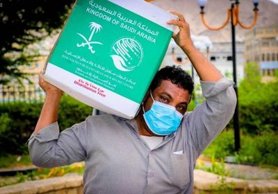 مركز الملك سلمان يدعم مرضى المكلا بـ300 سلة