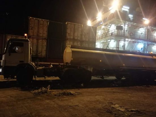 إخوان سقطرى يرفضون الإفراج عن شحنة "وقود مجاني"