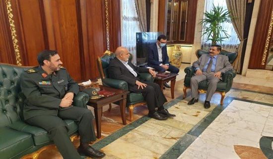 صحفي يوجه سؤالا محرجا للسفير الإيراني بالعراق