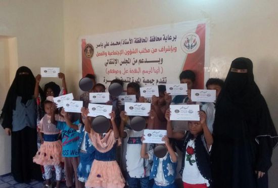 "انتقالي المهرة" يوزع كسوة للأيتام في سيحوت والمسيلة (صور)