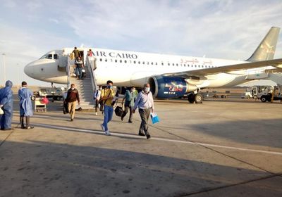 على متن 3 رحلات.. عودة 600 مصري من العالقين بالإمارات