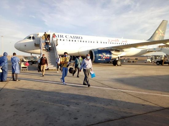 على متن 3 رحلات.. عودة 600 مصري من العالقين بالإمارات