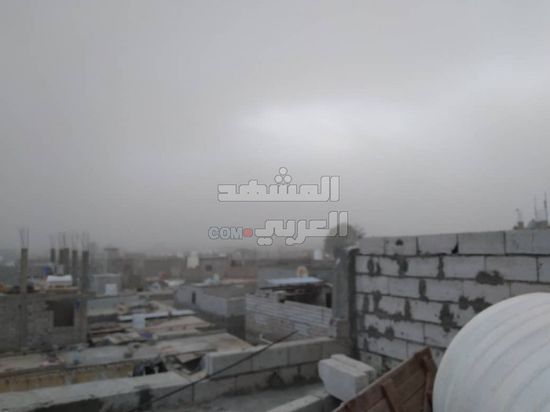 الغبار يحجب سماء مدينة جعار (صور)