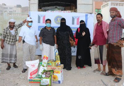 "انتقالي حضرموت" يوزع مساعدات على الأسر المتعففة بالمكلا