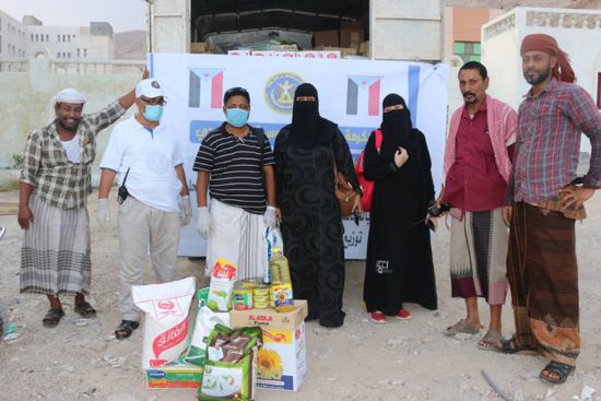 "انتقالي حضرموت" يوزع مساعدات على الأسر المتعففة بالمكلا