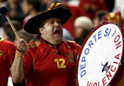 أزمة كورونا تؤثر على «مانولو» أشهر مشجعي منتخب إسبانيا