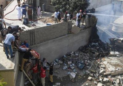 انتشال 40 جثة حتى الآن من طائرة الركاب الباكستانية المحطمة