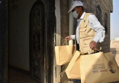 "سلمان للإغاثة" يوزع كسوة العيد على 600 يتيم