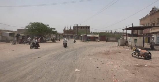 الحوثيون يطلقون النار على المارة في حيس
