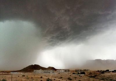 دعوات لعدم التواجد بمجاري السيول