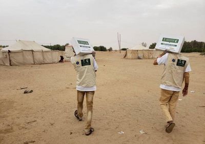 مركز الملك سلمان يوزع 3 آلاف كرتون تمور بالجوف