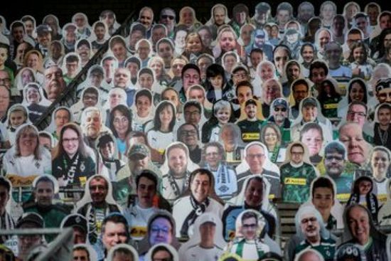 مجسمات ورقية تعوض غياب جماهير مونشنجلادباخ أمام ليفركوزن