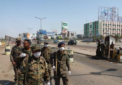 قيادات أمنية تتفقد نقاط التفتيش بعدن (صور)