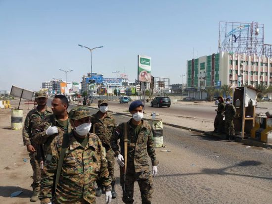 قيادات أمنية تتفقد نقاط التفتيش بعدن (صور)