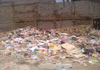 أكوام القمامة تُعكر فرحة العيد بجعار (صور)  