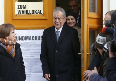  بعد ضبطه بأحد المطاعم.. الرئيس النمساوي يعتذر على كسر قيود كورونا