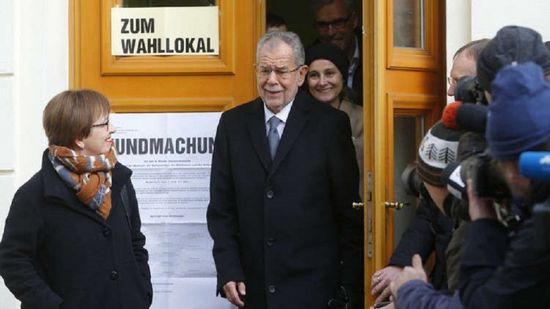  بعد ضبطه بأحد المطاعم.. الرئيس النمساوي يعتذر على كسر قيود كورونا