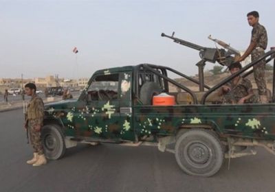 لحملهما صورة الزُبيدي.. اعتقال مواطنين في مأرب