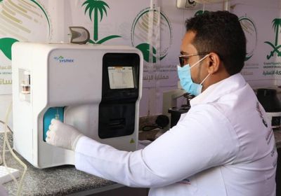 أدوية وفحوصات من "سلمان للإغاثة" لـ 9793 مريضا بالخوخة