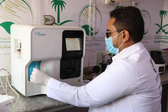 أدوية وفحوصات من "سلمان للإغاثة" لـ 9793 مريضا بالخوخة