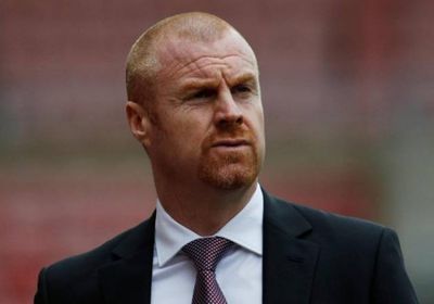 مدرب بيرنلي يتوقع نتائج غريبة عند استئناف الدوري