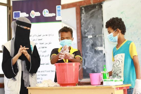 "الإنمائي" يوزع مستلزمات لمكافحة كورونا في أبين