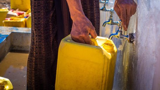 "الهجرة الدولية" تضخ مياها في مديريتي المعافر والشمايتين