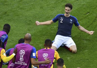 بايرن ميونيخ يعطي الضوء الأخضر لرحيل ظهير أيمن الفريق