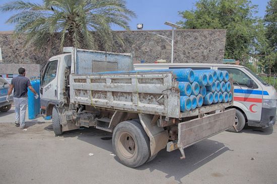 100 إسطوانة أكسجين لمستشفى الجمهورية بعدن