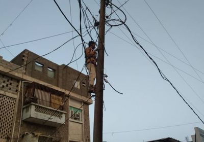 الأمطار تقطع الكهرباء عن أجزاء من ردفان